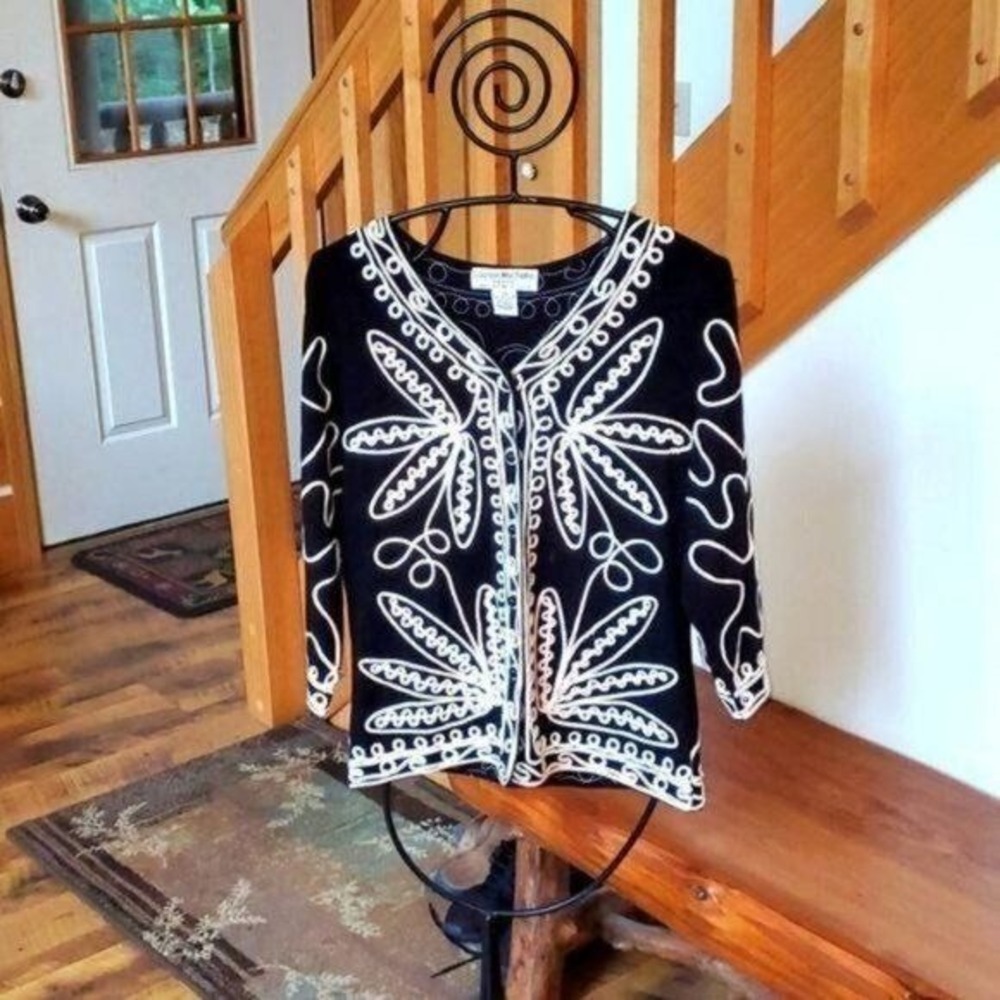Lauren Michelle Embroidered Embellished Long Sleeve Vneck Sz. MP Blouse